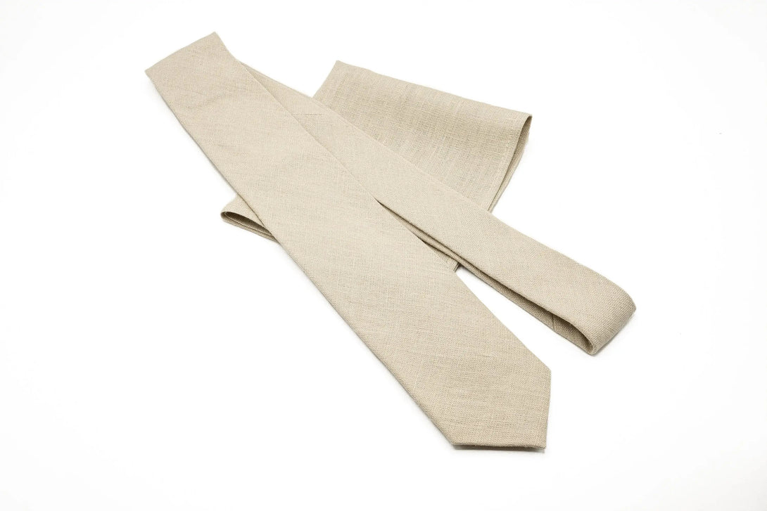 Elegant beige necktie and pocket square set in linen fabric for groomsmen wedding accessories.