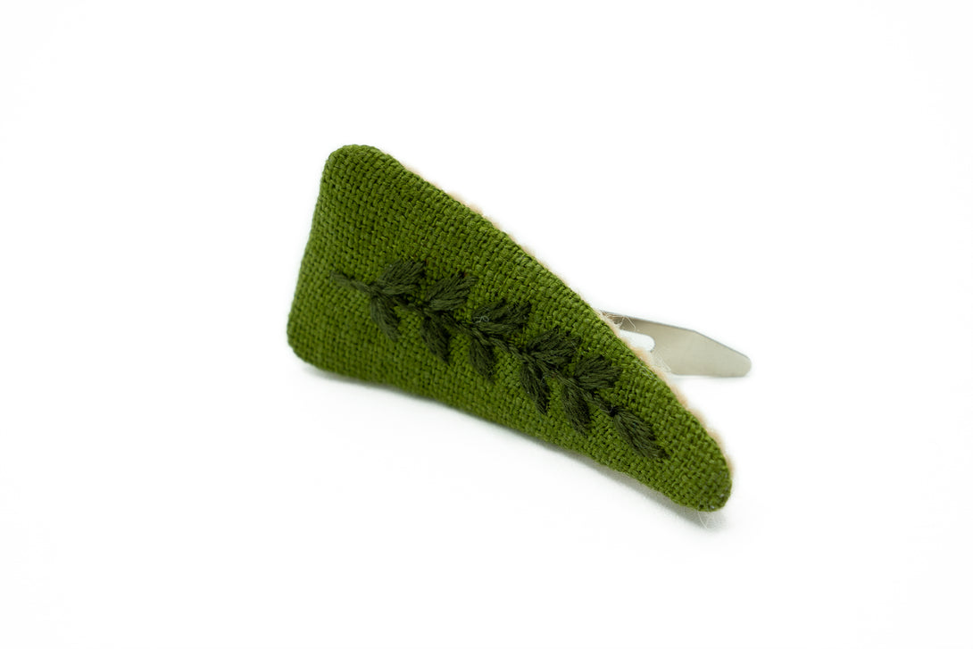 Eco-friendly moss green embroidered hair clip with leaf pattern, handmade by UrbaVana, ideal for sustainable fashion and unique hair accessories