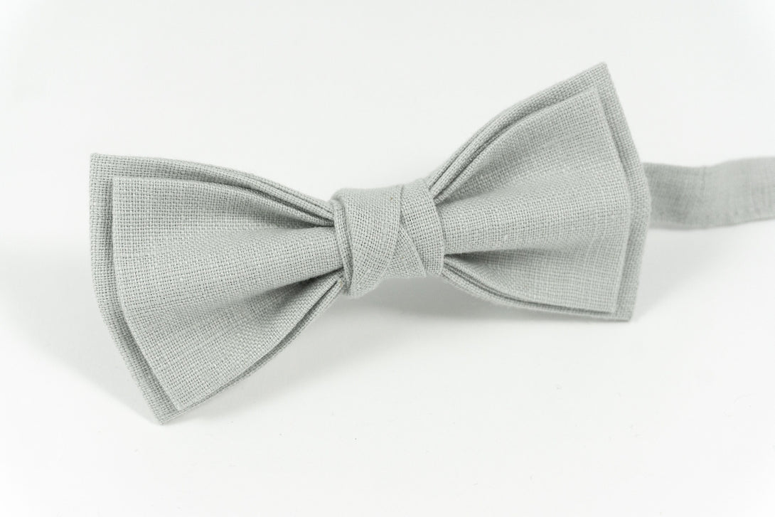 Dusty grey pre-tied groomsmen bow ties - boho wedding ideas