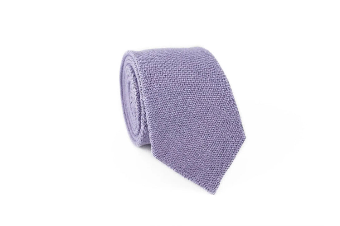 Elegant lavender linen necktie for men, perfect accessory for groomsmen and formal occasions.