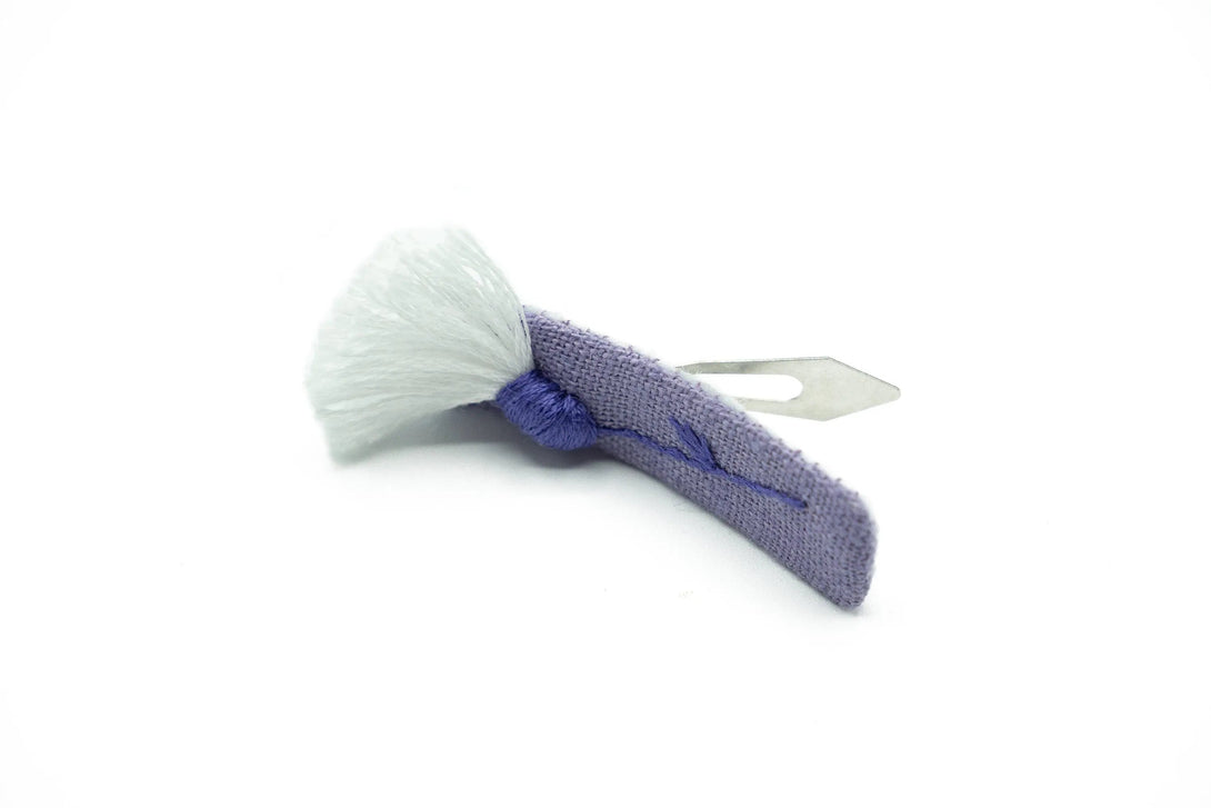 Eco-friendly hand-embroidered lavender hair clip for babies, featuring a cute floral design, ideal for a stylish and sustainable baby accessory