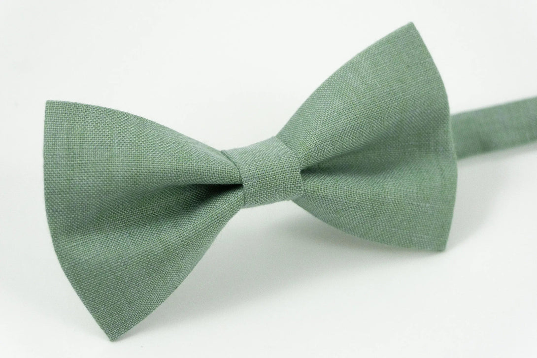 Light Sage green wedding bow ties for groomsmen / Groom gift from bride or gift for father in law