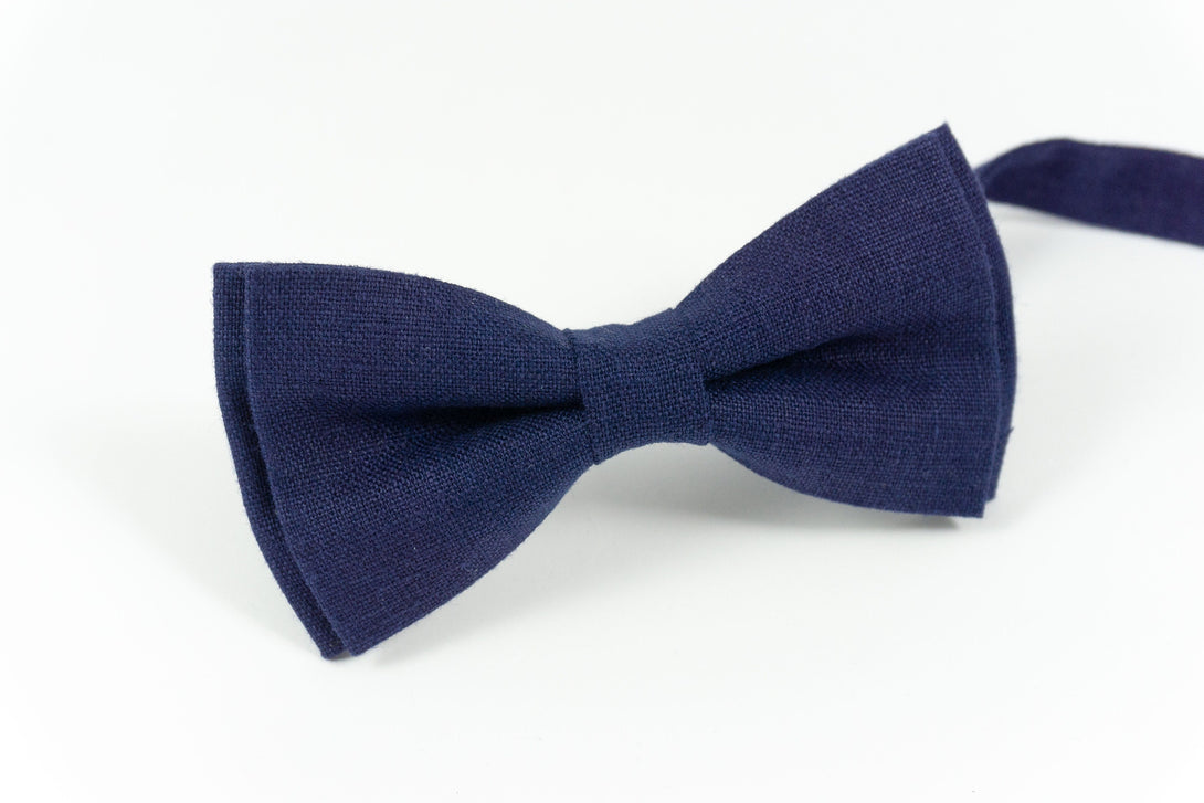 Dark blue bow tie for weddings