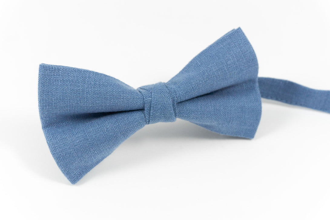 Blue color pre-tied wedding bow ties for groomsmen and groom