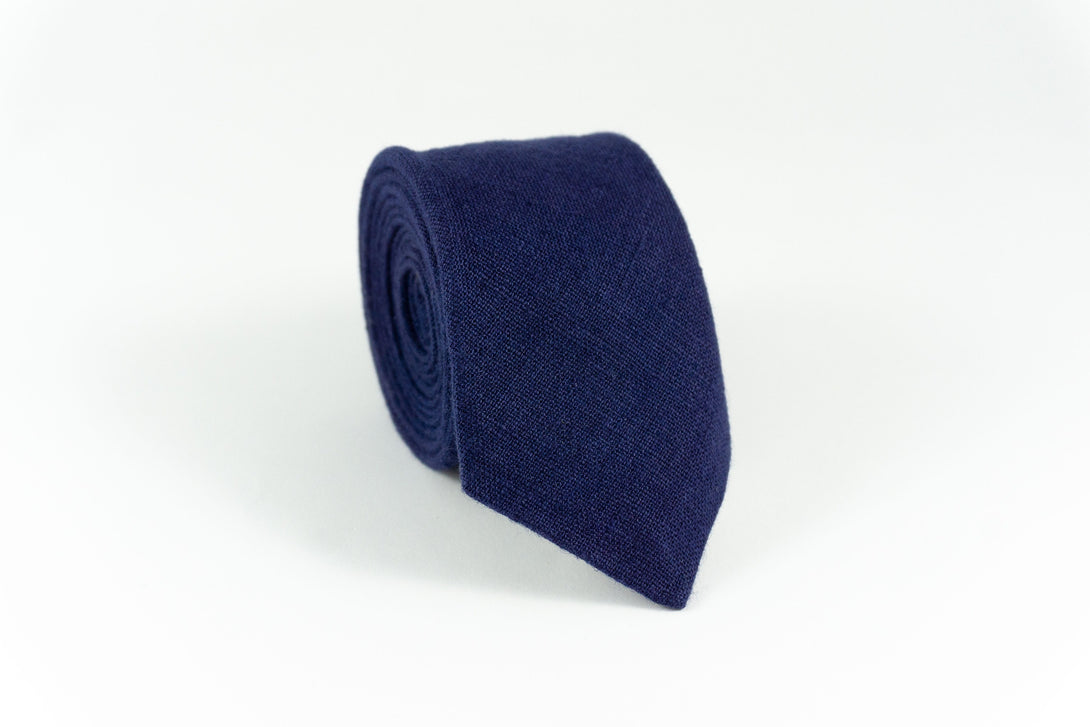 Dark blue bow tie for weddings