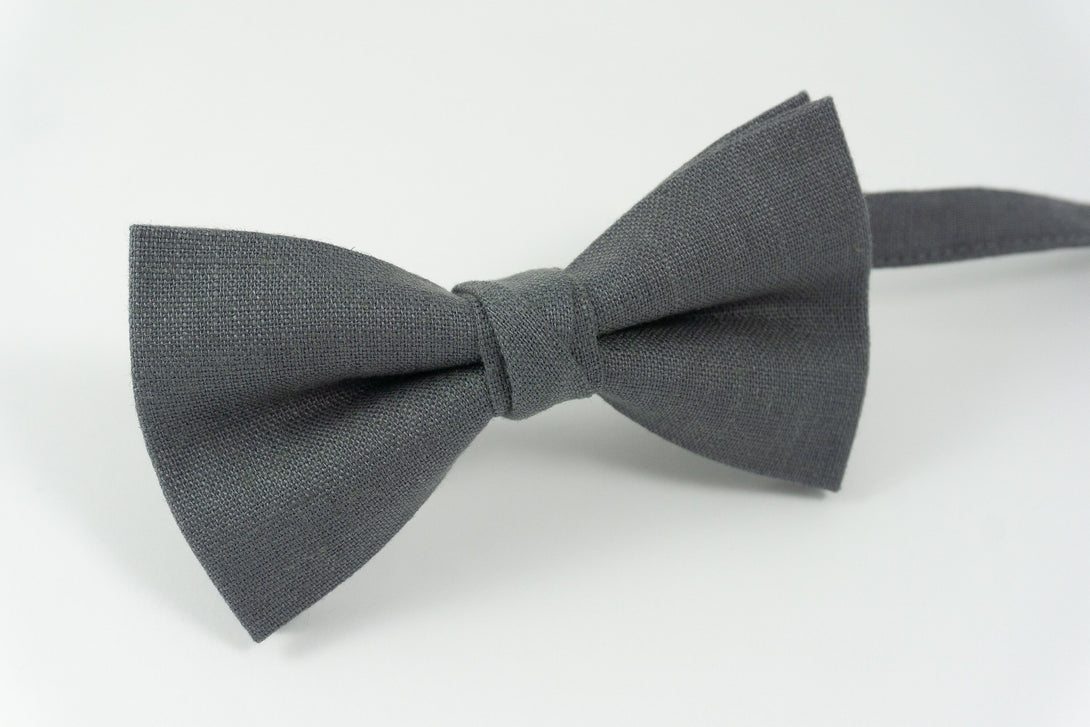 Dark grey pre-tied mens wedding bow ties for groomsmen | dark grey linen wedding neckties