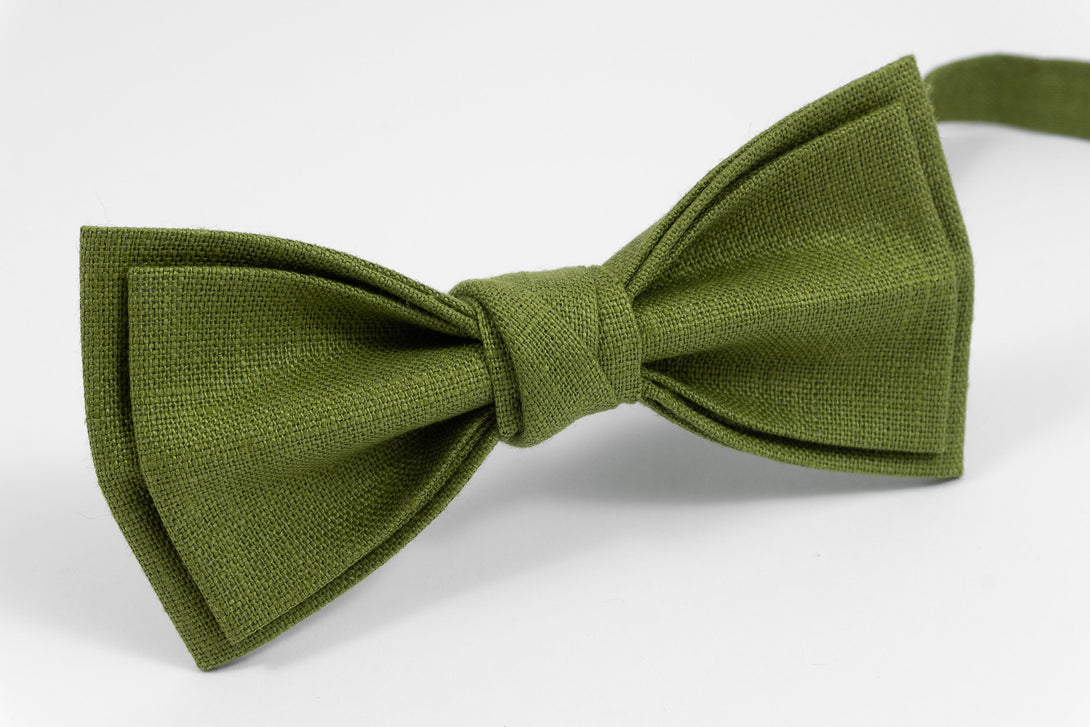 Light olive green pre-tied linen men's bow tie for rustic wedding / Handmade groomsmen bow tie or necktie for man