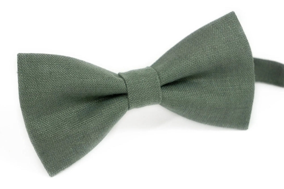 Pine green color pre-tied wedding bow ties for groomsmen and groom / Linen hunter green neckties available with matching handkerchief