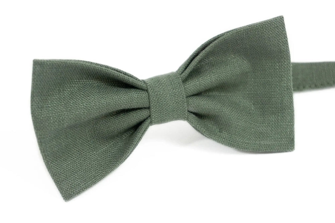 Pine green color pre-tied bow ties for men and boys available with matching handkerchief / Wedding bow ties for groomsmen proposal gift