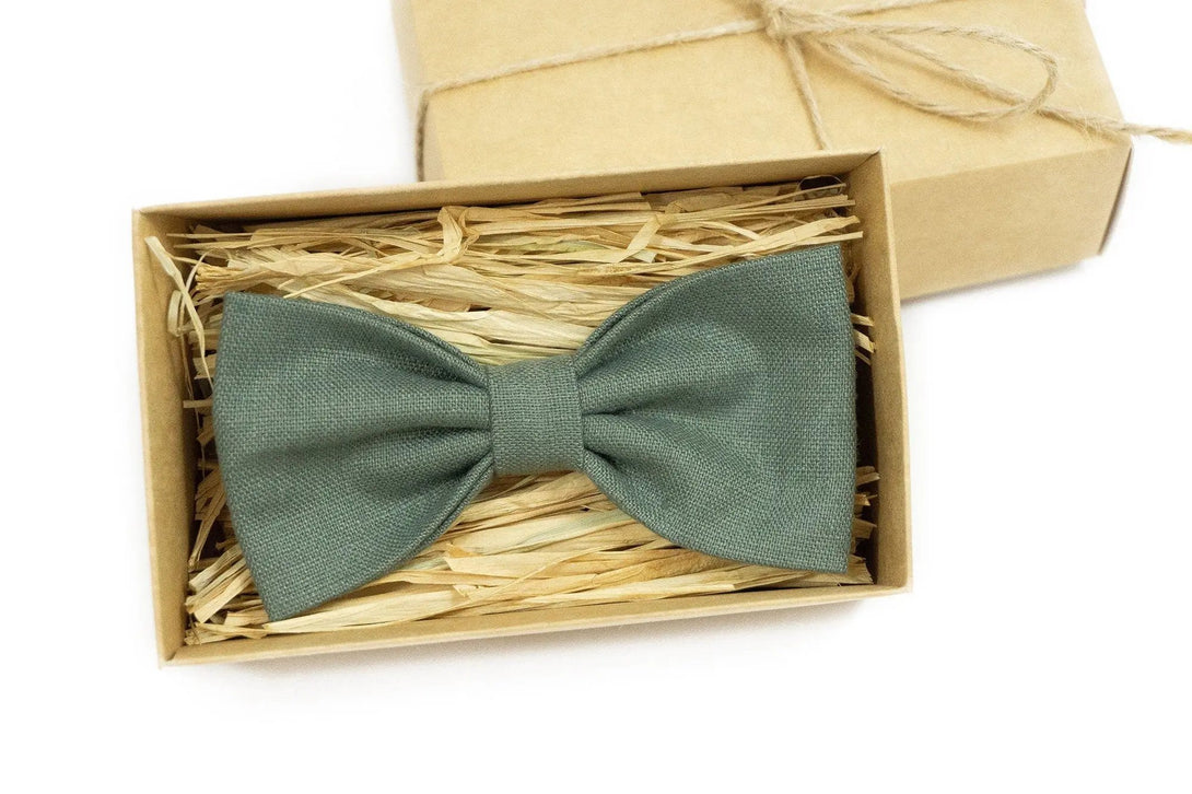 Pine green color pre-tied bow ties for men and boys available with matching handkerchief / Wedding bow ties for groomsmen proposal gift