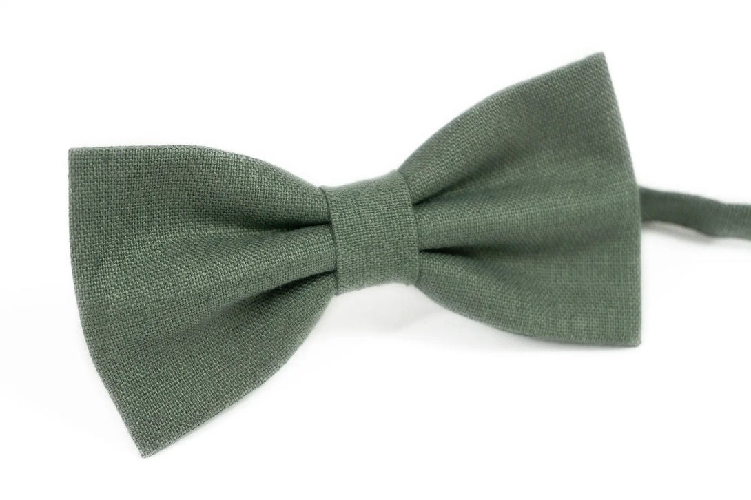 Pine green color linen wedding bow ties or neckties for men / Pre-tied hunter green groomsmen and ring bearer bow ties for weddings