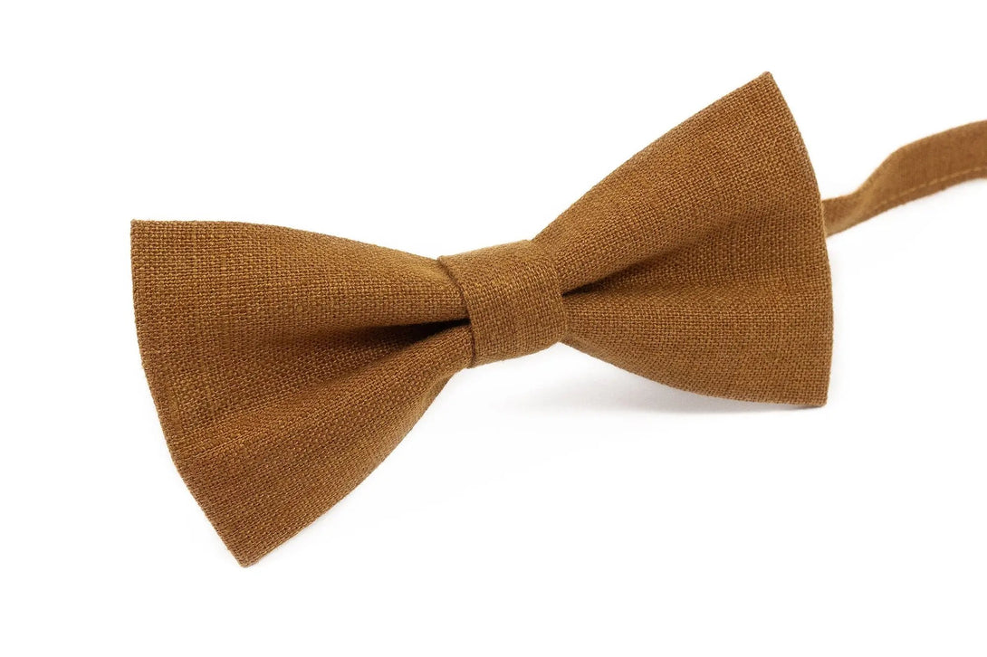 Cinnamon brown linen wedding bow ties for groomsmen / Rustic brown bow ties for men and boys