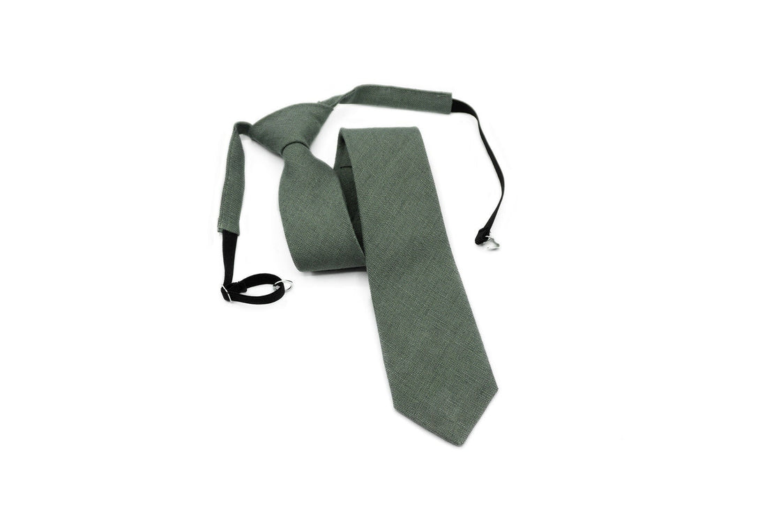 Pine Green color Pre - Tied groomsmen necktie for wedding available with matching pocket square / Pre - Tied Boy's Hunter Green necktie