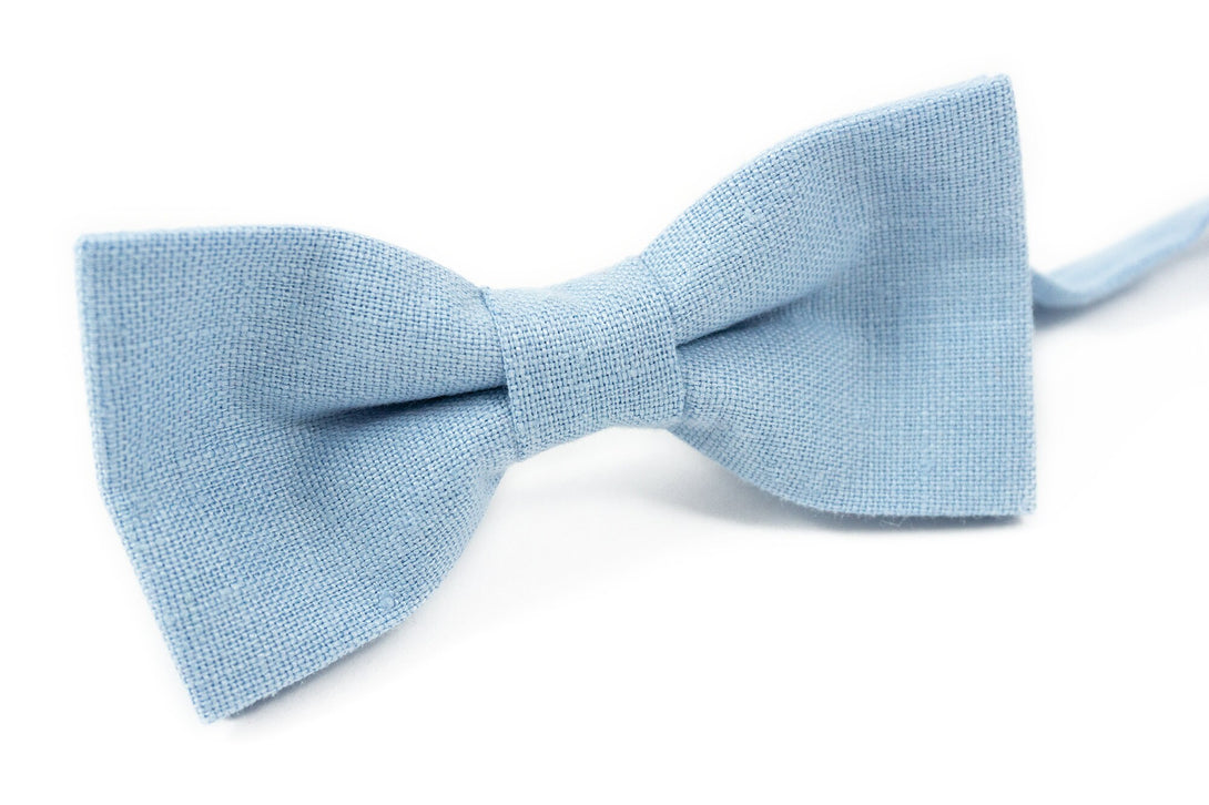 Sky blue groomsmen bow ties for weddings / wedding necktie and matching pocket squares