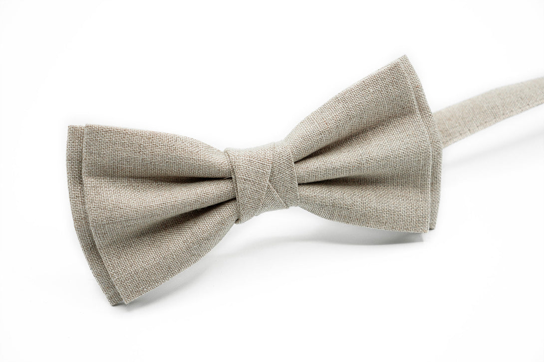 Natural linen color pre-tied butterfly wedding bow ties for groomsmen available with matching handkerchief / Gray skinny necktie for men