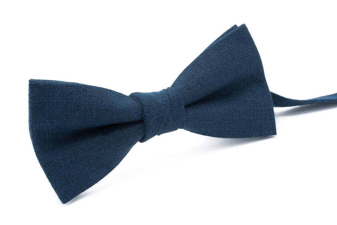 Midnight blue color wedding bow tie for groomsmen and groom / Pre-tied linen bow ties for man or toddler boys available with matching braces