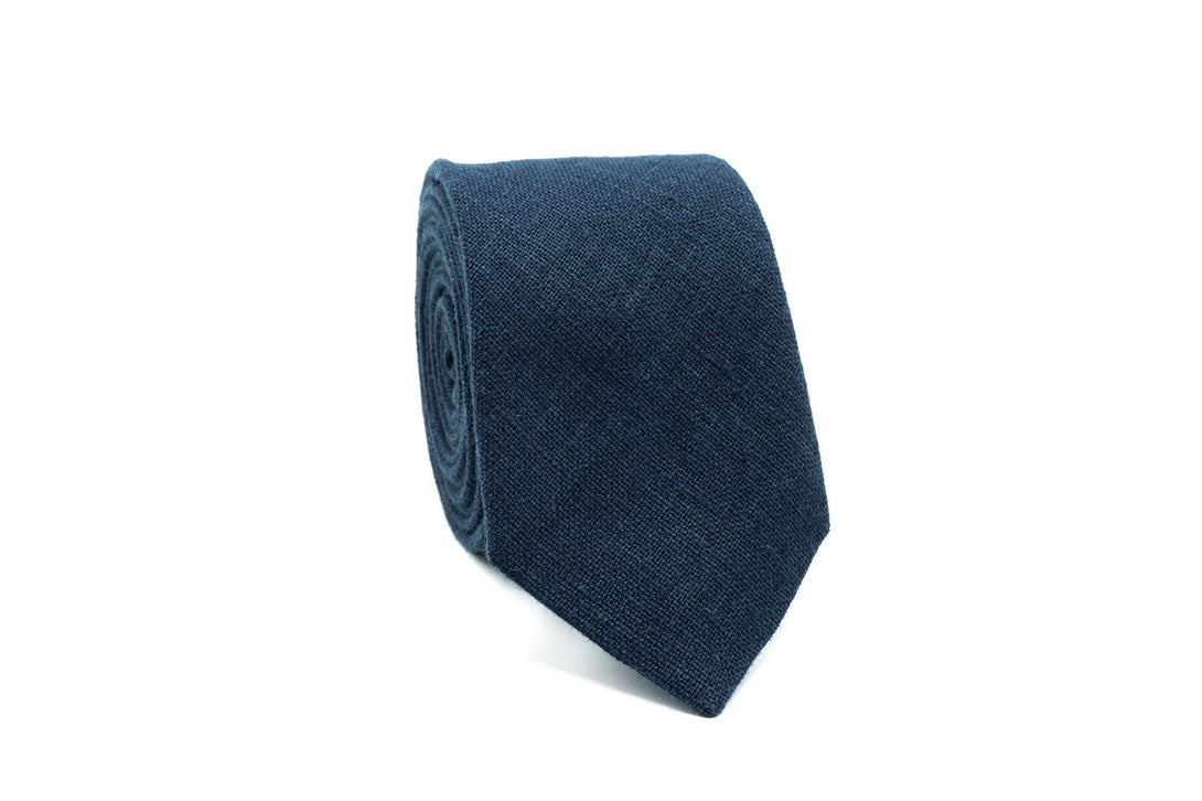 Midnight Blue pre-tied linen men's bow tie for wedding / Groomsmen dark blue bow tie or necktie for man