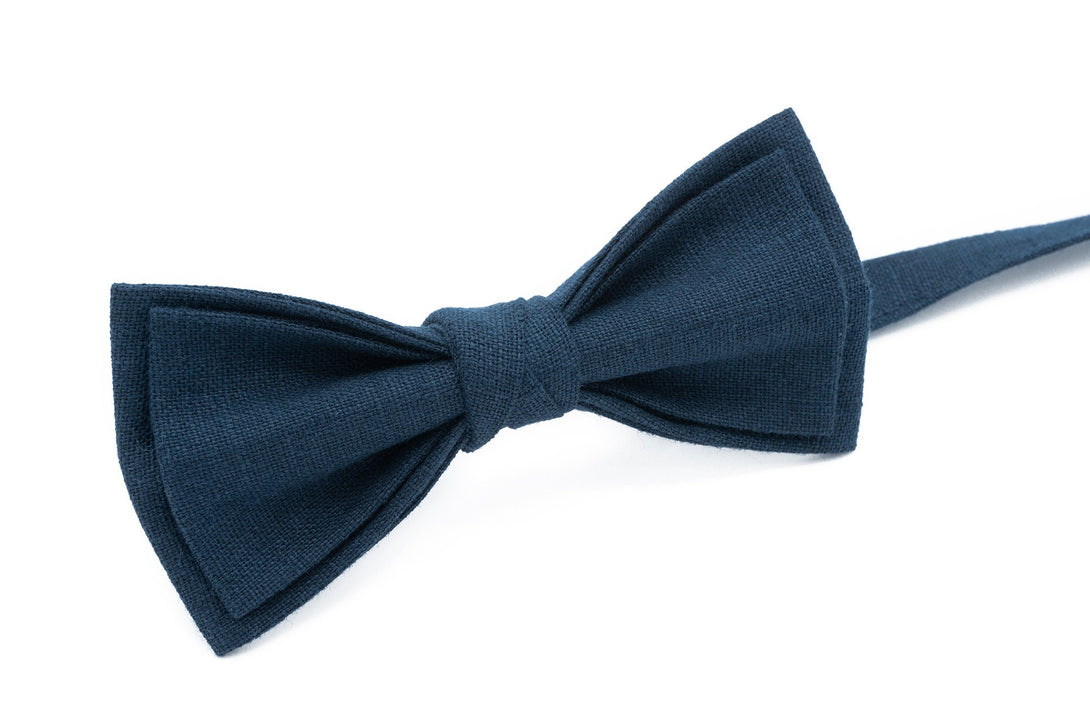 Midnight Blue pre-tied linen men's bow tie for wedding / Groomsmen dark blue bow tie or necktie for man