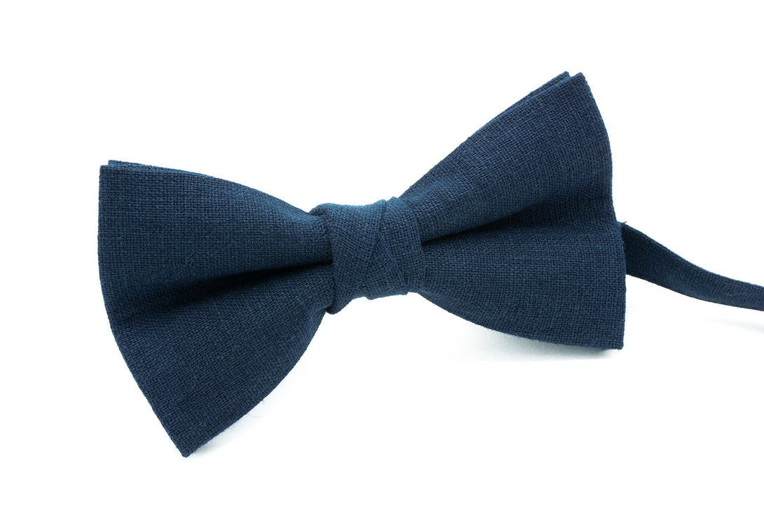 Midnight Blue groomsmen bow tie for boho or garden wedding ideas / Pre-tied linen bow ties for man or groomsmen proposal gift