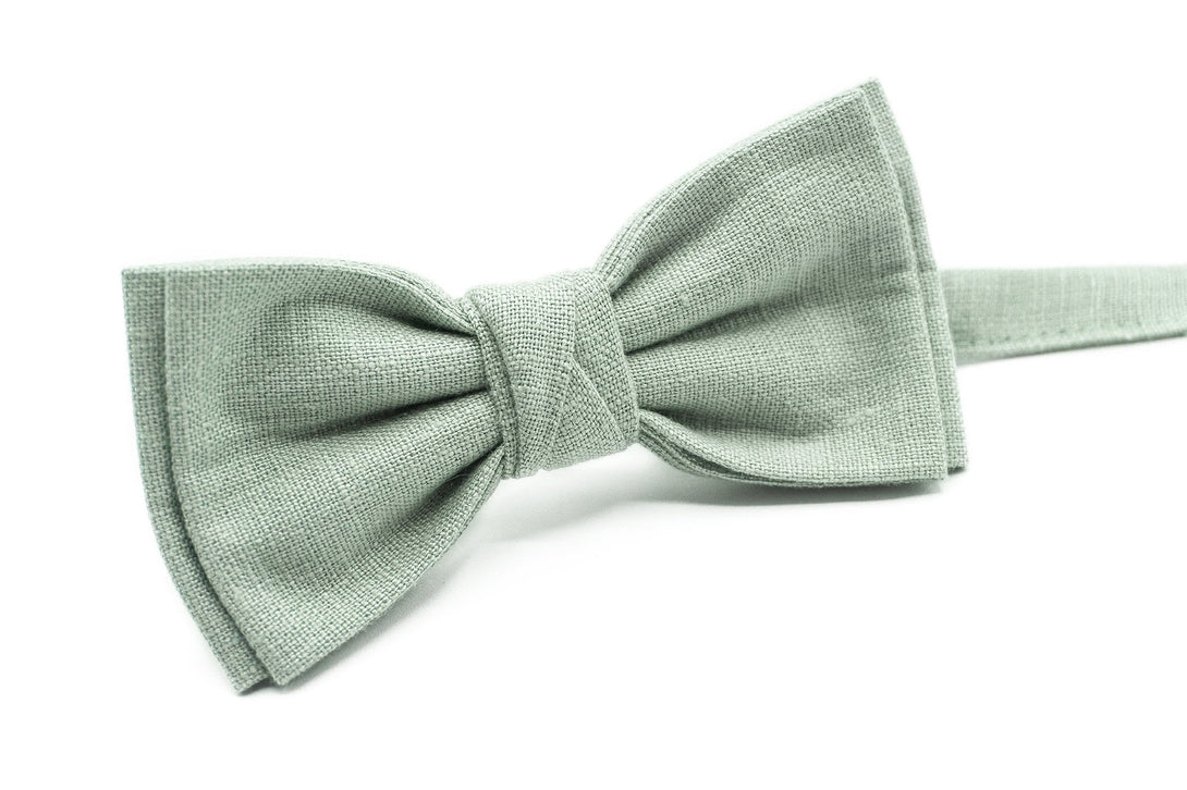 Dusty Light Sage Green butterfly wedding bow ties for groomsmen available with matching handkerchief / Dusty sage linen neckties for men